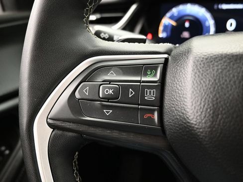 Used 2025 Jeep Grand Cherokee Altitude AWD/4WD image 25