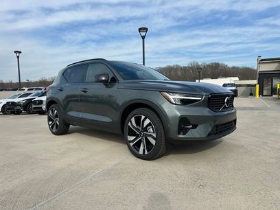 New 2026 Volvo XC40 B5 Plus w/ Climate Package