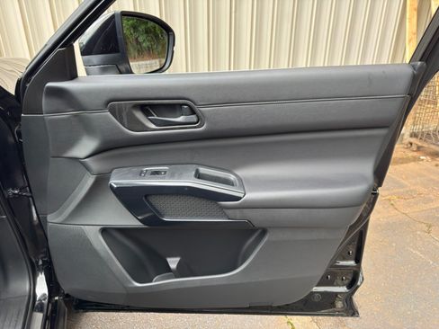 Used 2024 Nissan Pathfinder SV w/ SV Premium Package FWD image 41