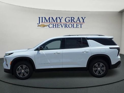 Used 2026 Chevrolet Traverse LT w/ Driver Confidence Package FWD image 2