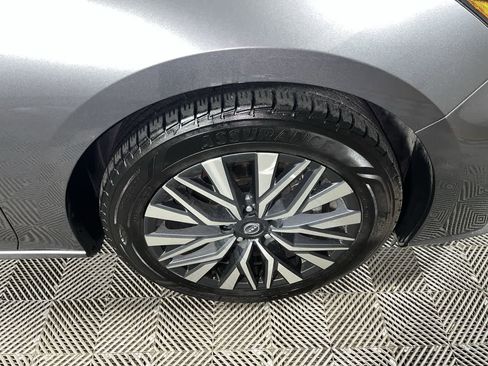 Used 2024 Nissan Altima 2.5 SV image 10