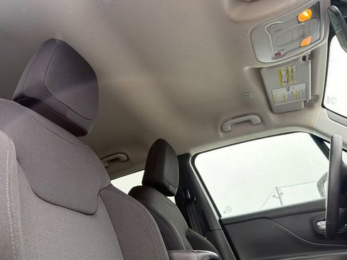 Used 2023 Jeep Renegade Latitude AWD/4WD image 14