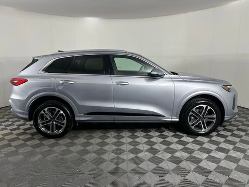 Certified 2025 Audi Q5 Premium w/ 19" Wheel Package image 10