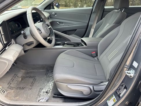 Certified 2025 Hyundai Elantra Sport image 9