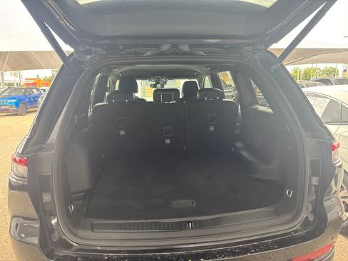 Used 2024 Jeep Grand Cherokee Altitude AWD/4WD image 10