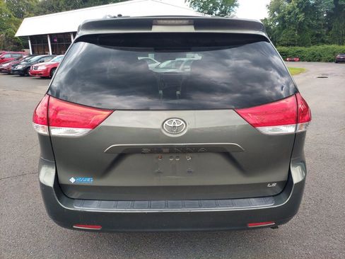 Used 2011 Toyota Sienna LE FWD image 5