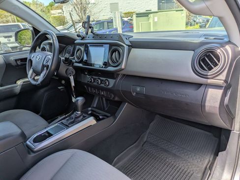 Used 2018 Toyota Tacoma SR5 image 15