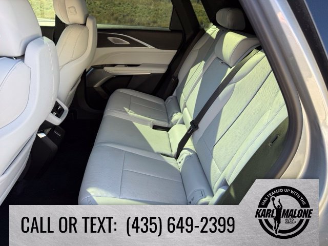 Used 2024 Cadillac Lyriq Luxury AWD/4WD image 27