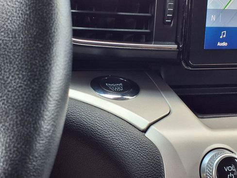 Used 2023 Ford Explorer XLT w/ Equipment Group 202A AWD/4WD image 16