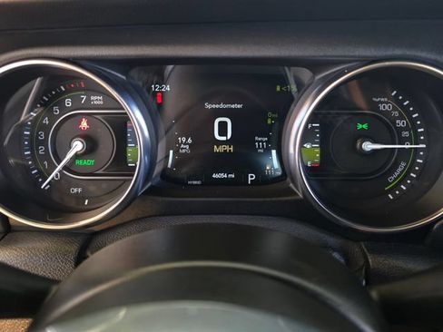 Used 2021 Jeep Wrangler Unlimited Sahara w/ Cold Weather Group AWD/4WD image 15