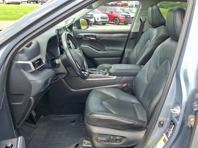 Used 2021 Toyota Highlander Platinum AWD/4WD image 11