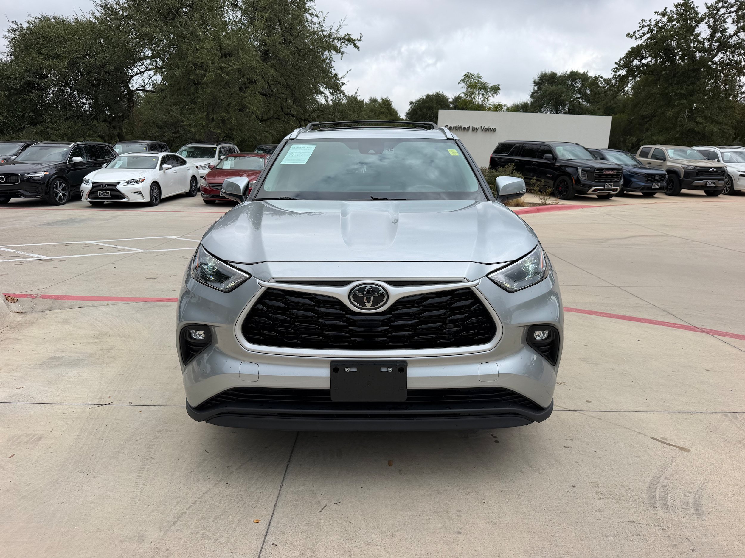 Used 2024 Toyota Highlander XLE FWD image 8