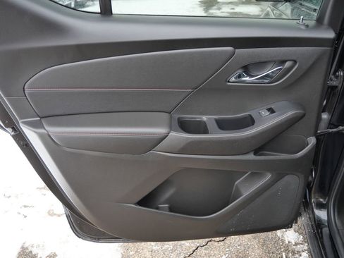 Used 2023 Chevrolet Traverse RS image 25