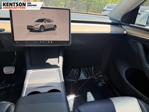 Used 2023 Tesla Model Y Long Range AWD/4WD image 17