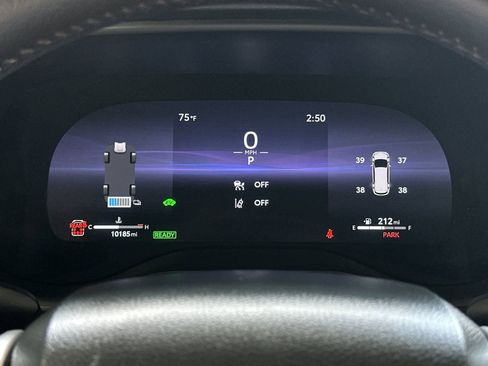 Used 2025 Toyota Sienna Platinum FWD image 24