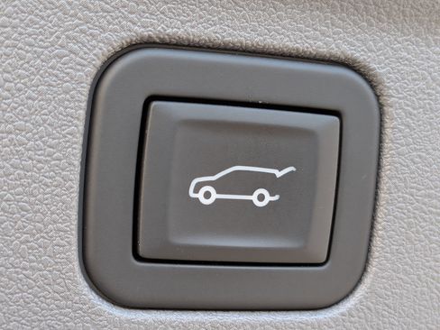Certified 2025 Cadillac Escalade IQ Luxury 1 AWD/4WD image 19