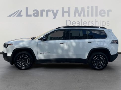 New 2026 Jeep Cherokee Laredo AWD/4WD image 2