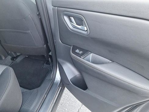 Certified 2026 Nissan Rogue SV FWD image 27