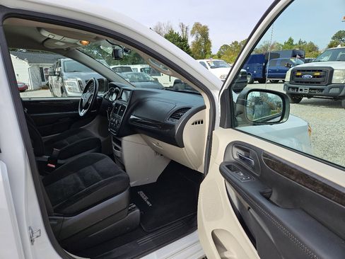 Used 2017 Dodge Grand Caravan SE w/ Power Window Group image 31