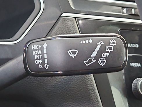 Used 2023 Volkswagen Tiguan SE w/ Panoramic Sunroof Package FWD image 30