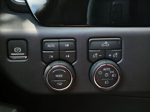 New 2025 Chevrolet Silverado 1500 LT Trail Boss w/ Convenience Package II AWD/4WD image 23