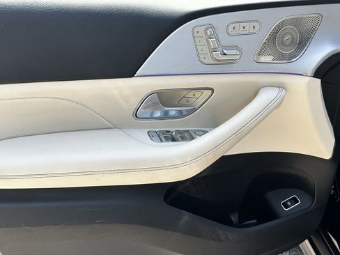 Used 2025 Mercedes-Benz GLS 450 4MATIC image 11