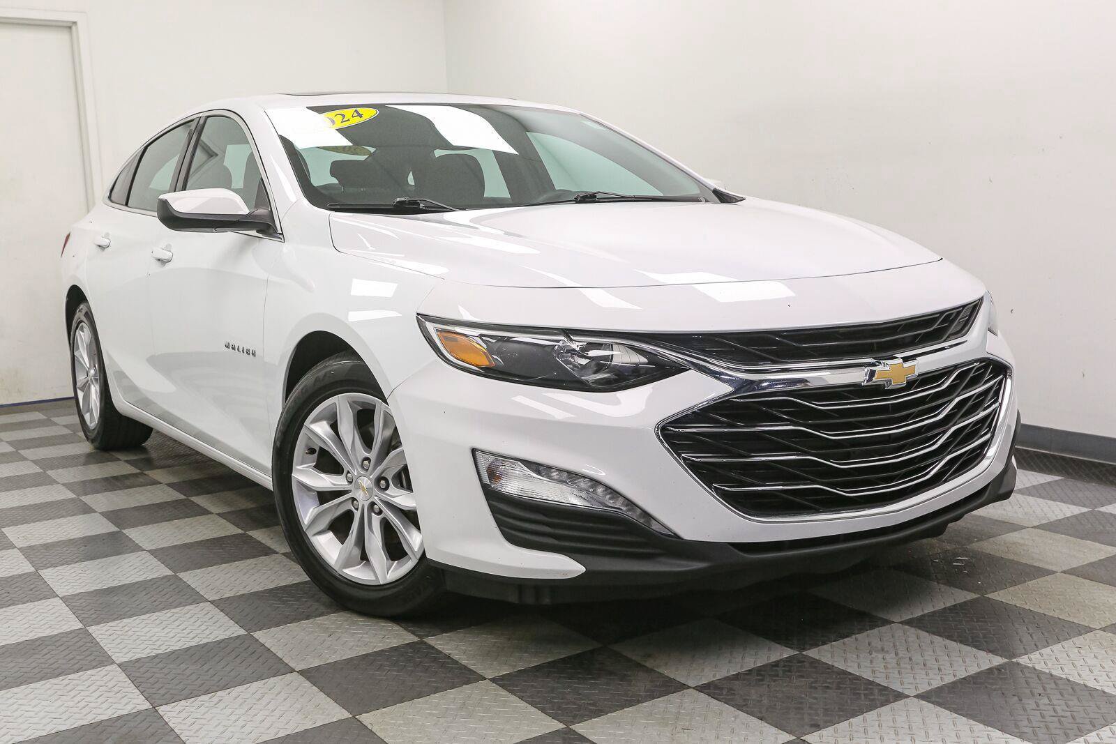 Used 2024 Chevrolet Malibu LT FWD image 2