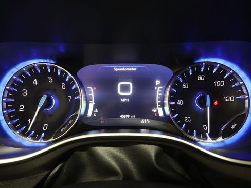 Used 2024 Chrysler Pacifica Touring-L image 11