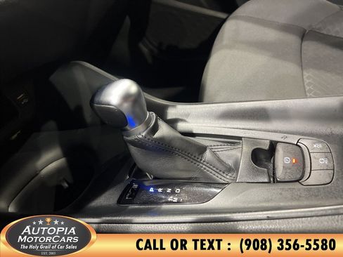 Used 2022 Toyota C-HR XLE FWD image 30