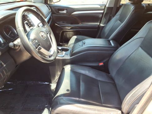 Used 2018 Toyota Highlander XLE FWD image 14