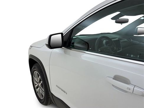 Used 2018 GMC Acadia SLE image 10