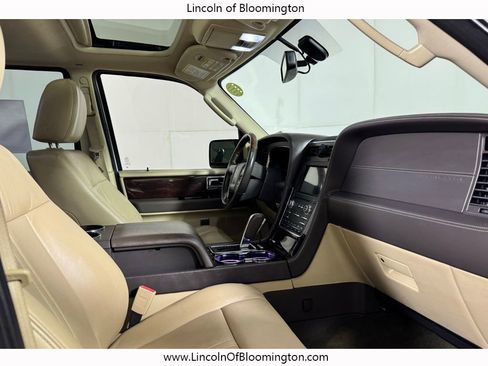 Used 2016 Lincoln Navigator L Reserve image 16