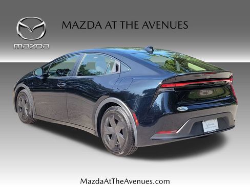 Used 2024 Toyota Prius LE FWD image 5
