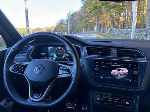 Used 2022 Volkswagen Tiguan SE R-Line image 32