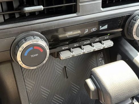 Used 2025 Toyota 4Runner SR5 AWD/4WD image 28