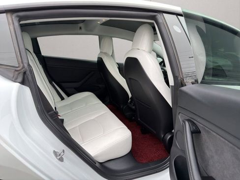 Used 2021 Tesla Model 3 Performance image 12