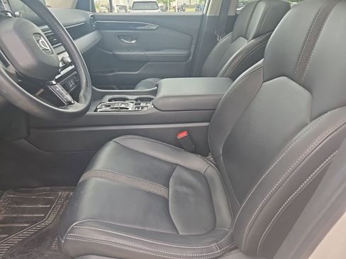 Used 2024 Honda Pilot Touring image 8