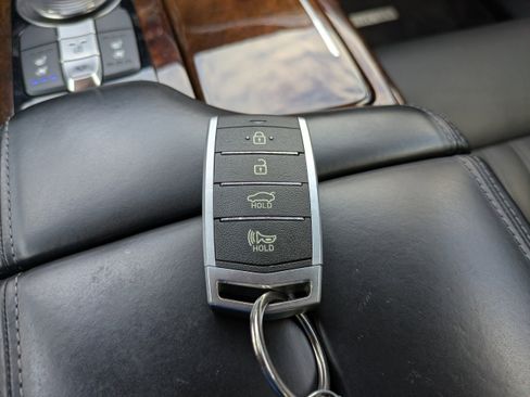 Used 2017 Genesis G90 3.3T Premium image 31