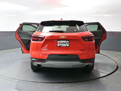 Used 2025 Chevrolet Blazer LT FWD image 58