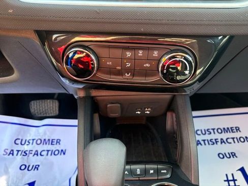 Used 2025 Chevrolet TrailBlazer LT AWD/4WD image 18