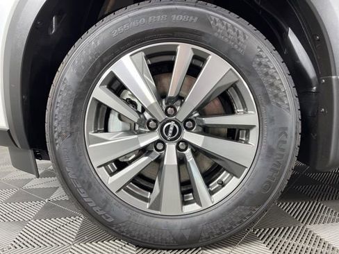 New 2025 Nissan Pathfinder SL image 12