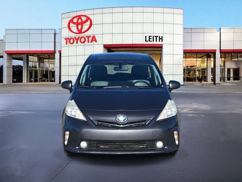 Used 2014 Toyota Prius V Five image 2