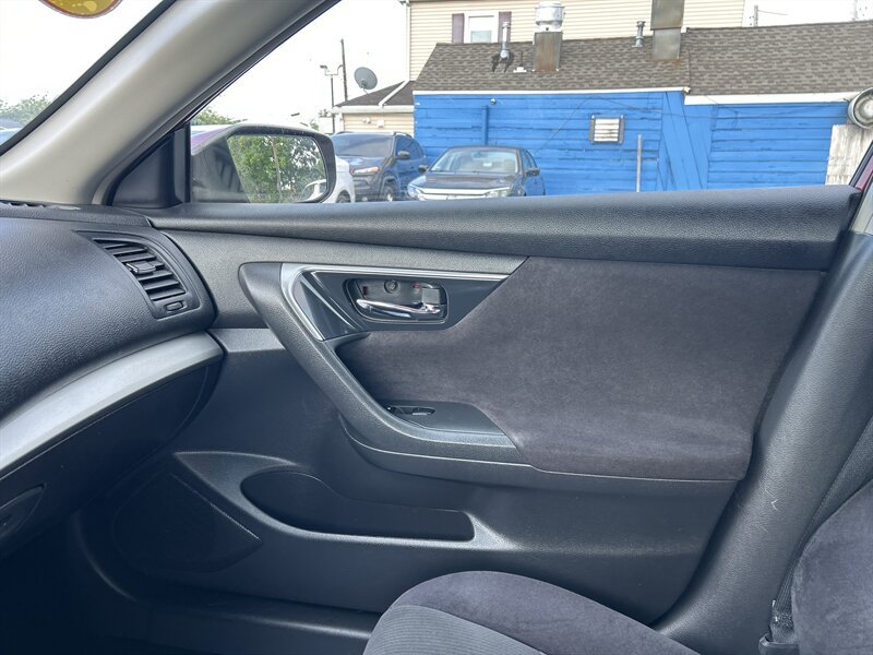 Used 2013 Nissan Altima 2.5 SV FWD image 12
