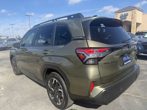 Used 2025 Subaru Forester Limited image 5