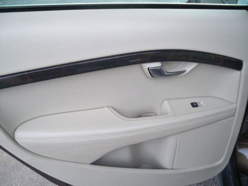 Used 2016 Volvo XC70 T5 Platinum w/ Protection Package image 16