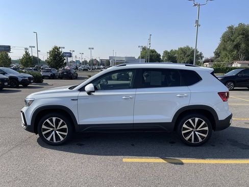 Used 2024 Volkswagen Taos SE FWD image 4