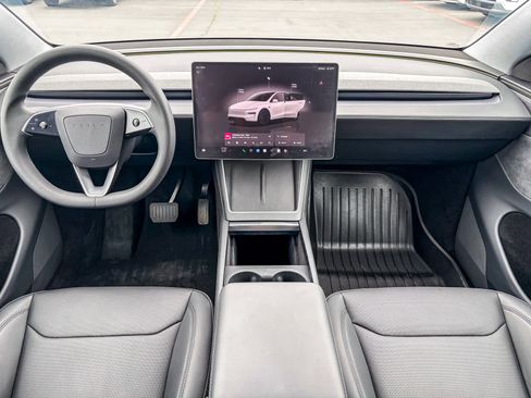 Used 2026 Tesla Model Y 2WD image 11