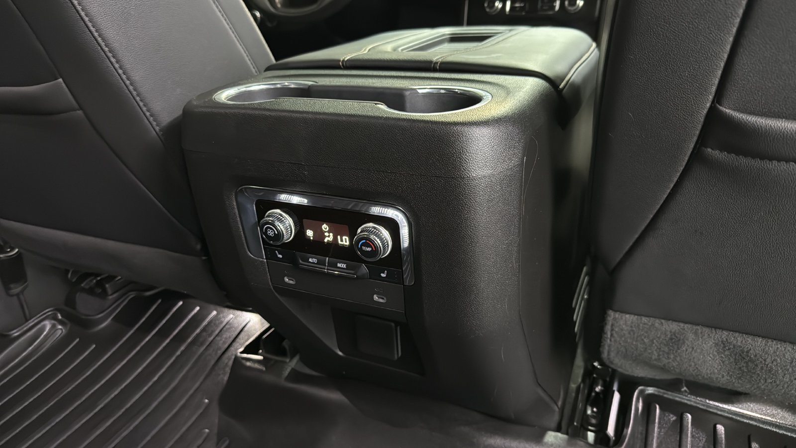 Used 2023 GMC Yukon AT4 w/ Technology Package AWD/4WD image 27