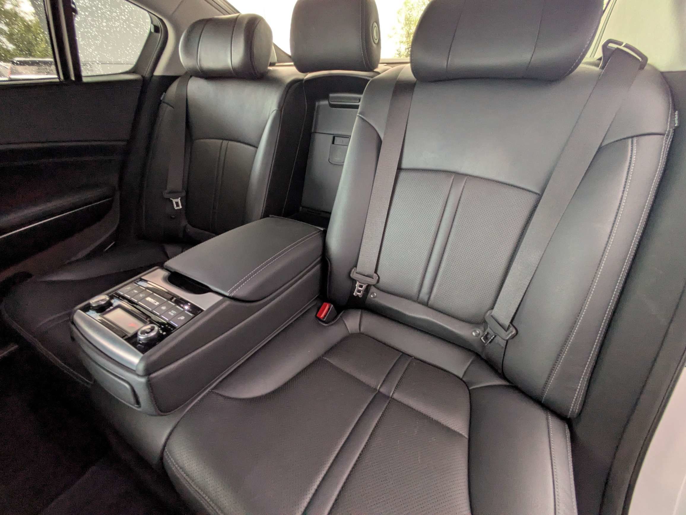 Used 2017 Kia K900 Premium RWD image 7