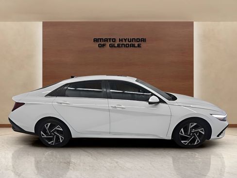 Used 2025 Hyundai Elantra SEL FWD image 6